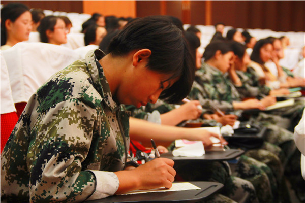 2016092308531511.jpg 买球的app官网党委副书记刘晓兵为新生做入学教育报告会