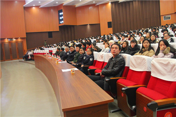 2016112410380651.jpg 买球的app官网召开学生安全教育知识讲座