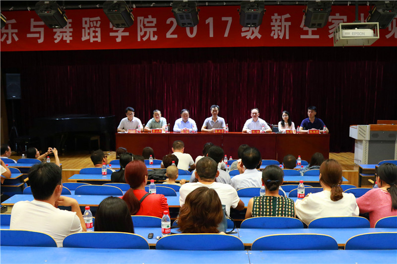 2017091110291880.jpg 买球的app官网圆满完成2017级迎新工作