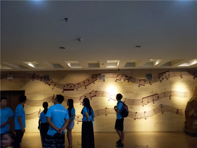 2018082316155343.jpg 【暑期社会实践专题】买球的app官网开展“音为有你·红色随行”红歌文化调研活动