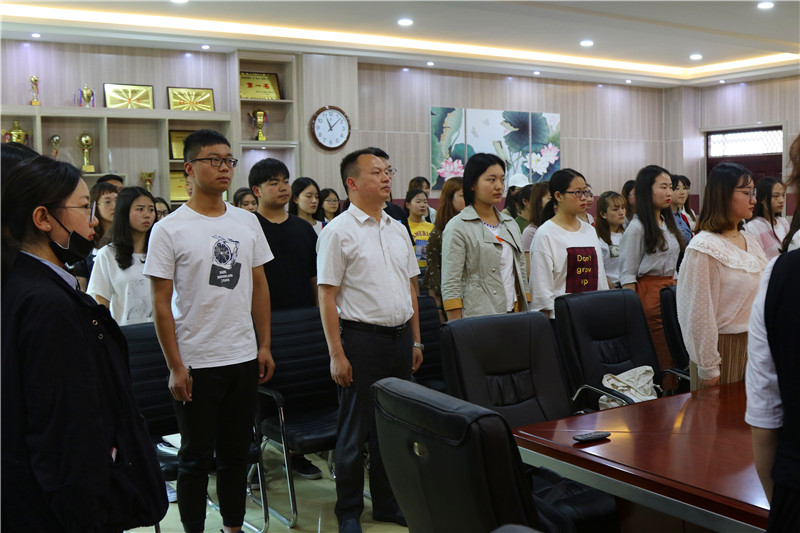 2018050709005513.jpg 买球的app官网师生观看纪念马克思诞辰200周年大会