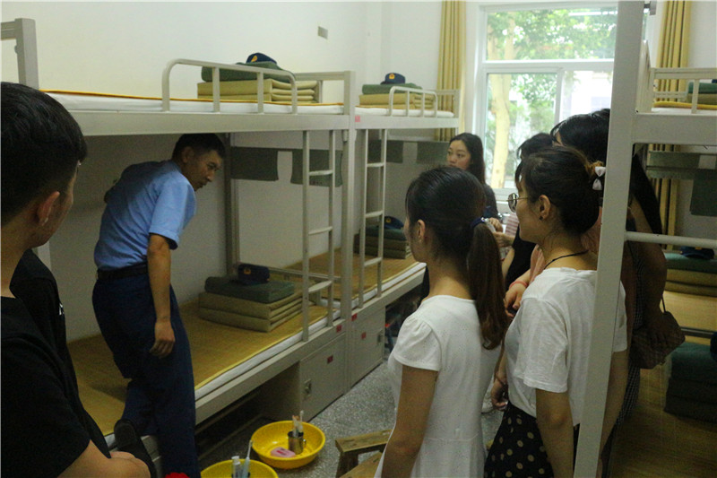 2018070215390272.jpg 【暑期社会实践专题】买球的app官网大学生暑期“三下乡”社会实践服务团到部队参观见学