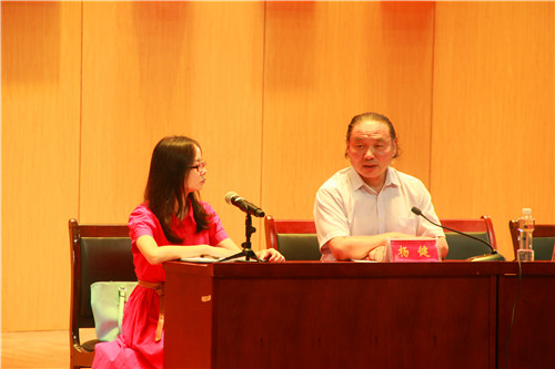 2016091815192098.jpg 买球的app官网举行2016级新生家长见面会