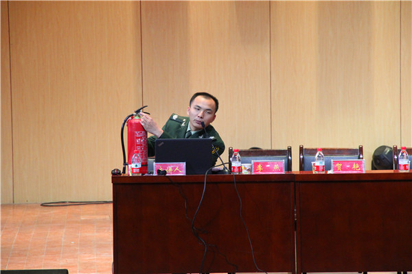 2016112410380660.jpg 买球的app官网召开学生安全教育知识讲座